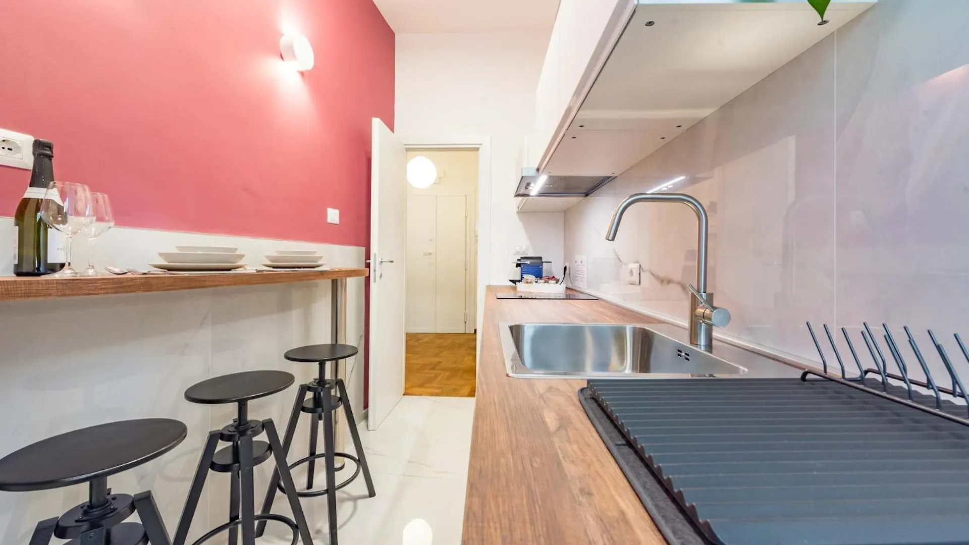 Romeo A San Giovanni Apartment 0*, Rome